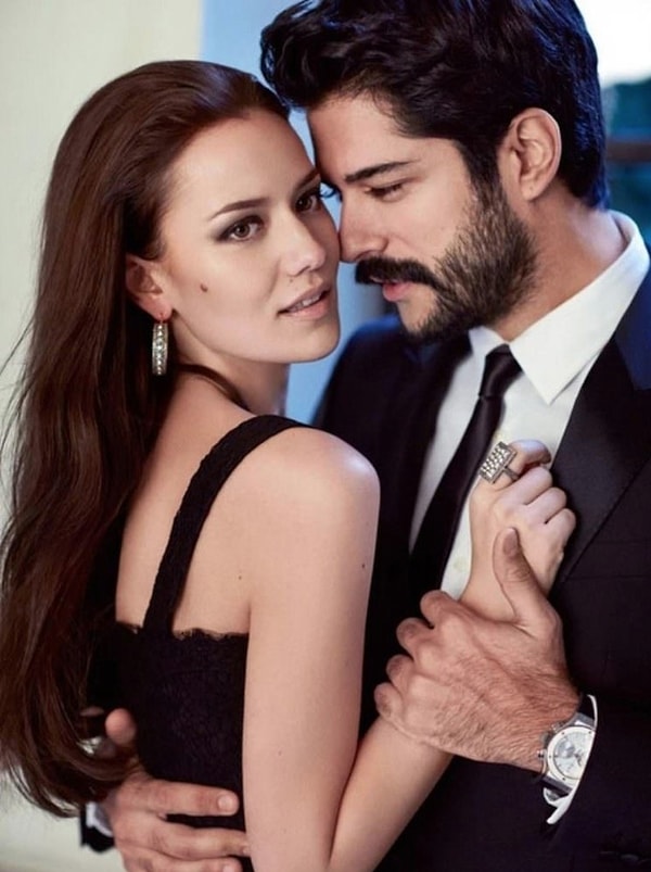 Kar Görünce Kayak Takımıyla Poz Kestiler: Kombin Çift Fahriye Evcen ve Burak Özçivit'ten Fosfor Süprizi! 1 kar gorunce kayak takimiyla poz kestiler kombin cift fahriye evcen ve burak ozcivitten fosfor yDlJ42be