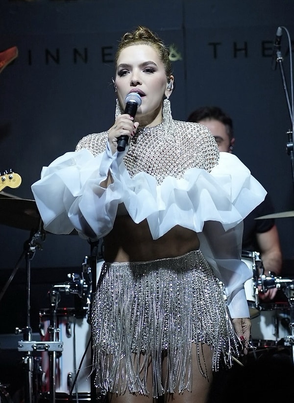 Kavga Büyüdü: Hadise'nin Konserdeki "Haddini Aşıyorsun!" Sözleri Demet Akalın'a Gönderme mi? 7 kavga buyudu hadisenin konserdeki haddini asiyorsun sozleri demet akalina gonderme mi 6 6J6PfmHv