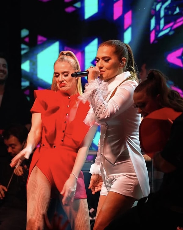Kavga Büyüdü: Hadise'nin Konserdeki "Haddini Aşıyorsun!" Sözleri Demet Akalın'a Gönderme mi? 9 kavga buyudu hadisenin konserdeki haddini asiyorsun sozleri demet akalina gonderme mi 8 4Q5qUk51