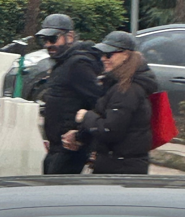 Kızılcık Şerbeti'nin Kıvılcım'ı Evrim Alasya Gerçek Hayattaki Ömer'ini Bulunca Elini Bir An Olsun Bırakmadı! 4 kizilcik serbetinin kivilcimi evrim alasya gercek hayattaki omerini bulunca elini bir an olsun birakmadi A9lOrraA
