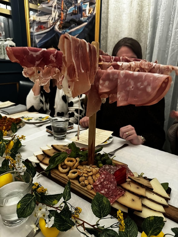 Lüks ve Pahalı Restoranların Masaya Geldiğinde Hayatı Sorgulatacak Göz Kanatan Sunumları 2 luks ve pahali restoranlarin masaya geldiginde hayati sorgulatacak goz kanatan sunumlari 1 CwnNTw6e