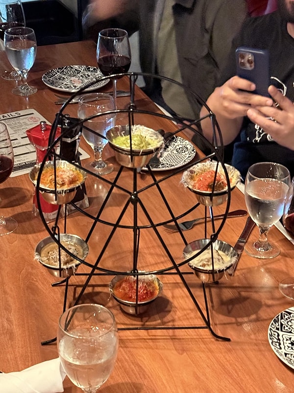 Lüks ve Pahalı Restoranların Masaya Geldiğinde Hayatı Sorgulatacak Göz Kanatan Sunumları 8 luks ve pahali restoranlarin masaya geldiginde hayati sorgulatacak goz kanatan sunumlari 7 NUU4j4cL
