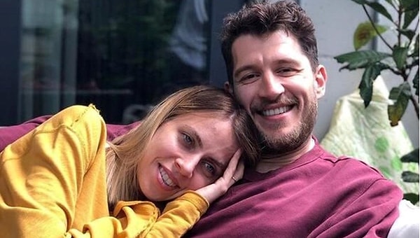Melis İşiten Acı Kaybını Sosyal Medya Hesabından Duyurdu: "Annem de Oldun Babam da" 1 melis isiten aci kaybini sosyal medya hesabindan duyurdu annem de oldun babam da 0 JjnR8SHi