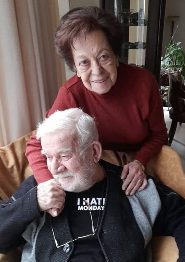 Melis İşiten Acı Kaybını Sosyal Medya Hesabından Duyurdu: "Annem de Oldun Babam da" 4 melis isiten aci kaybini sosyal medya hesabindan duyurdu annem de oldun babam da 3 keH5Rvlk