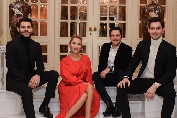Milyon TL'lik Arabasına Kasko Yaptırmıyor: Sabancı Ailesinin En Cimri İsmi Bakın Kim Çıktı! 2 milyon tllik arabasina kasko yaptirmiyor sabanci ailesinin en cimri ismi bakin kim cikti 1 nPeyelWm