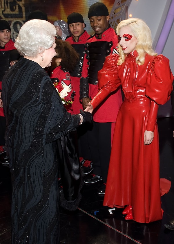 Müzik Listelerini Altüst Eden Pop Şeytanı Lady Gaga'nın Giydiği En İkonik Kıyafetleri Hatırlayalım! 10 muzik listelerini altust eden pop seytani lady gaganin giydigi en ikonik kiyafetleri hatirlayalim 9 GLcOZWUE