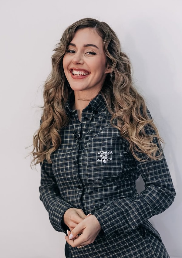 oguzhan koc ve hazal subasi askinda copcatan rolunu oynayan berfu yenenlerin plani tikir tikir BA2AyOl3