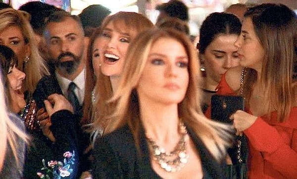 Ormandan Hallice: Seren Serengil’in Birbiriyle Alakasız Detaylarla Dolu Evini İnceliyoruz! 1 ormandan hallice seren serengilin birbiriyle alakasiz detaylarla dolu evini inceliyoruz 0 HCWNVcsR