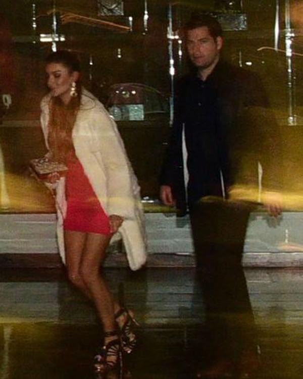 Parmağında Tektaş Görmüştük: 6 Yıldır Faruk Çolakoğlu ile Aşk Yaşayan Özge Ulusoy'dan Sürpriz "Evlilik" Yanıtı 7 parmaginda tektas gormustuk 6 yildir faruk colakoglu ile ask yasayan ozge ulusoydan surpriz evlilik RT8bkhmQ