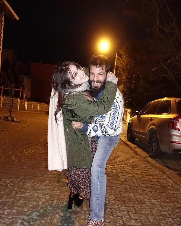 romantikligini yine konusturdu serkan cayoglundan ozge gurele sette dogum gunu surprizi 3 i3qWbJHq