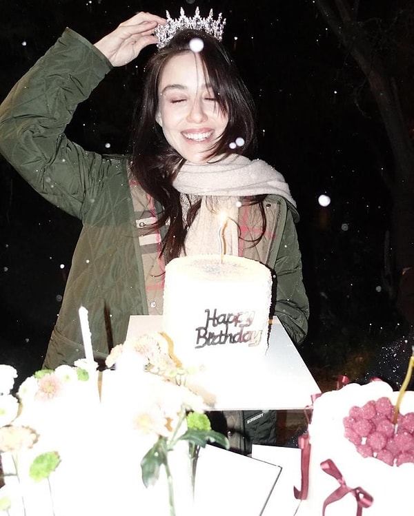 romantikligini yine konusturdu serkan cayoglundan ozge gurele sette dogum gunu surprizi 5 2lRUPprZ