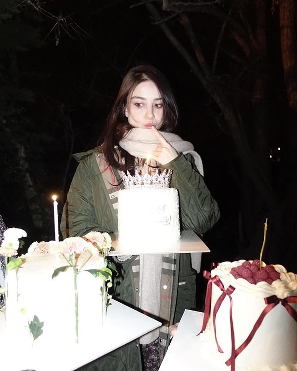 romantikligini yine konusturdu serkan cayoglundan ozge gurele sette dogum gunu surprizi 7 V9qjWUOq