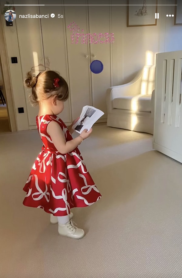Sosyete Moda Görsün: Nazlı Sabancı'nın Özene Bezene Süslediği Kızı Arzu Alara'nın Kombinini Görmeniz Lazım! 7 sosyete moda gorsun nazli sabancinin ozene bezene susledigi kizi arzu alaranin kombinini gormeniz lazim