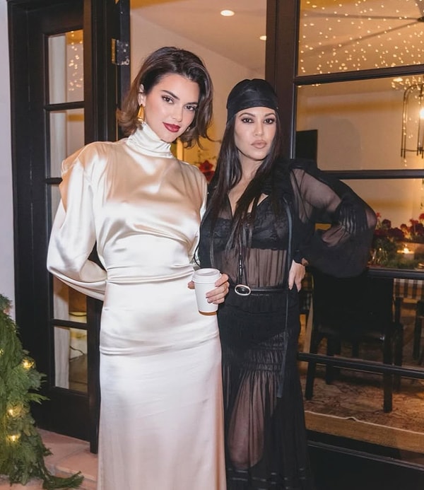 Sürpriz Bebek: Kourtney Kardashian'ın 15 Yaşındaki Oğlu Mason'un Piper İsimli Bir Kızı Olduğu Ortaya Çıktı! 2 surpriz bebek kourtney kardashianin 15 yasindaki oglu masonun piper isimli bir kizi oldugu ortaya ThfIjDUU