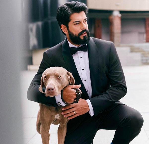 Suudi Arabistan'da Burak Özçivit'in Yanında Oturabilmek İçin 1 Milyon Dolar Ödendiği İddia Edildi! 1 suudi arabistanda burak ozcivitin yaninda oturabilmek icin 1 milyon dolar odendigi iddia edildi 0