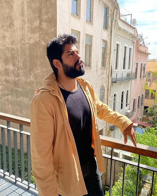 Suudi Arabistan'da Burak Özçivit'in Yanında Oturabilmek İçin 1 Milyon Dolar Ödendiği İddia Edildi! 4 suudi arabistanda burak ozcivitin yaninda oturabilmek icin 1 milyon dolar odendigi iddia edildi 3 Yspu66nc