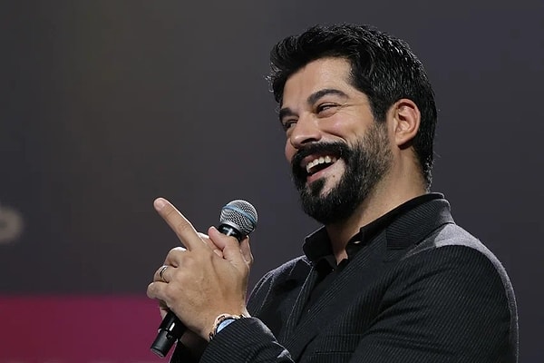 Suudi Arabistan'da Burak Özçivit'in Yanında Oturabilmek İçin 1 Milyon Dolar Ödendiği İddia Edildi! 7 suudi arabistanda burak ozcivitin yaninda oturabilmek icin 1 milyon dolar odendigi iddia edildi 6 LtaGdgHr