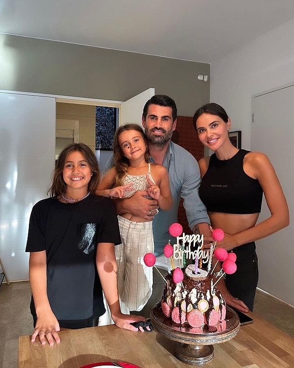 Yade ve Yeda’dan Sonra Y’lerden Devam: Zeynep ve Volkan Demirel Çiftinin Üçüncü Kızlarının Adı Belli Oldu! 2 yade ve yedadan sonra ylerden devam zeynep ve volkan demirel ciftinin ucuncu kizlarinin adi imrCm56J