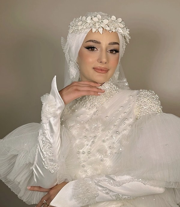 "Amin" Diyerek Fenomen Olmuştu: Şöhrete Kavuşunca Estetiğe Saran Gizem Yıldız Hamile Olduğunu Açıkladı! 4 amin diyerek fenomen olmustu sohrete kavusunca estetige saran gizem yildiz hamile oldugunu acikladi 3 K7WFlHNt