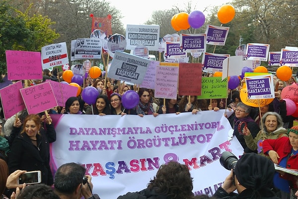Aydilge'den 8 Mart Öncesi Kadınların Maruz Kaldığı Toksik Sözlerle Ezber Bozan Kutlama 1 aydilgeden 8 mart oncesi kadinlarin maruz kaldigi toksik sozlerle ezber bozan kutlama 0 mQnTJQjh