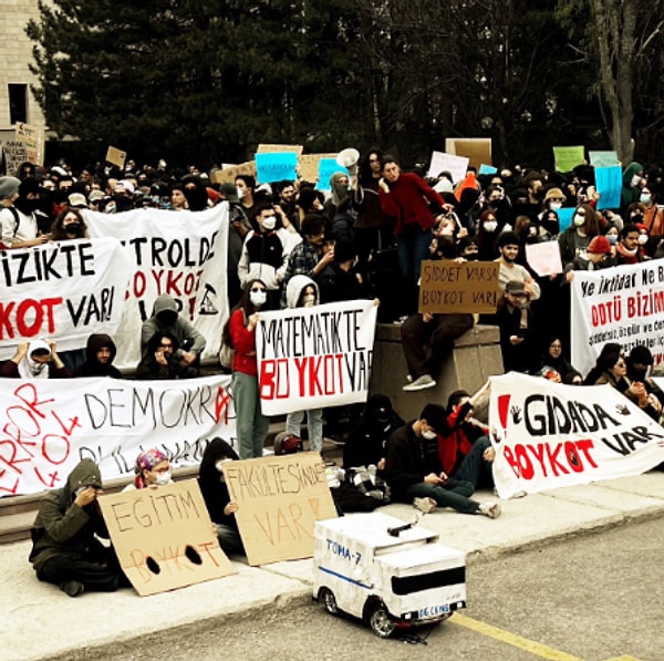 Barış Arduç Protestolarda Tutuklanan Üniversite Öğrencilerinin Serbest Bırakılması İçin Çağrıda Bulundu 2 baris arduc protestolarda tutuklanan universite ogrencilerinin serbest birakilmasi icin cagrida bulundu 1 Ywea1iqJ