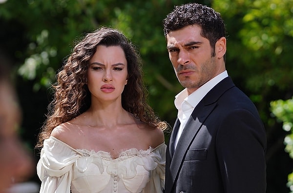 Bir Gece Masalı'nın Başrolleri Burak Deniz ve Su Burcu Yazgı Coşkun'dan Tutuklanan Öğrencilere Destek 3 bir gece masalinin basrolleri burak deniz ve su burcu yazgi coskundan tutuklanan ogrencilere destek 5EEF6Wm8