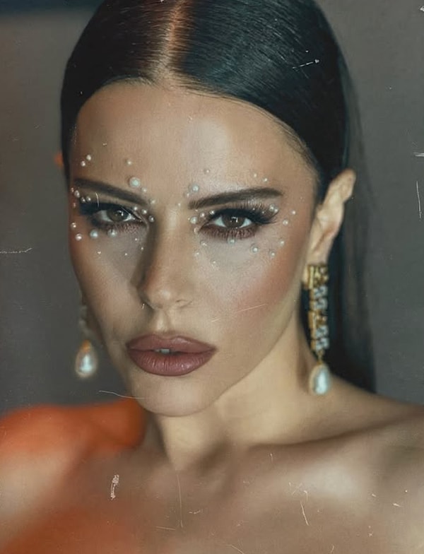 bu kadar korkacak ne vardi simge sagin sahnede uzerine konan bocegin ardindan neye ugradigini kA8zQQT5