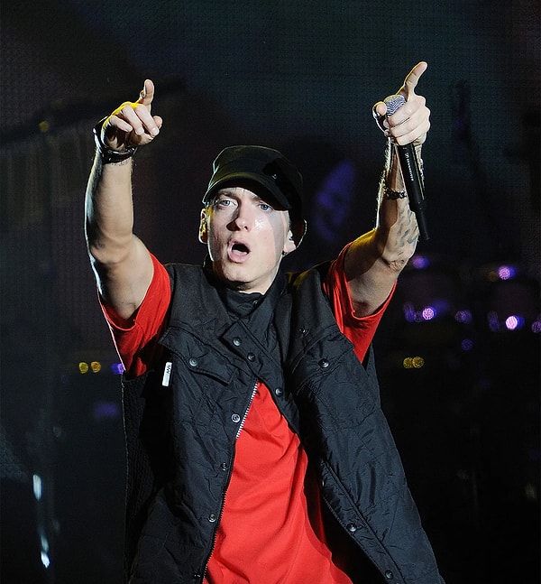 Eminem Konserinde Trump’a Mesaj Gönderdi: Hep Bir Ağızdan, “F*ck Trump” Dediler 1 eminem konserinde trumpa mesaj gonderdi hep bir agizdan fck trump dediler 0 7fYnM2KL
