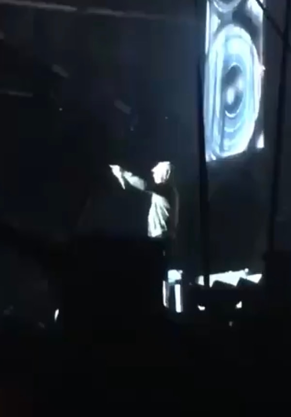 Eminem Konserinde Trump’a Mesaj Gönderdi: Hep Bir Ağızdan, “F*ck Trump” Dediler 2 eminem konserinde trumpa mesaj gonderdi hep bir agizdan fck trump dediler 1 mZ9dGw9Y