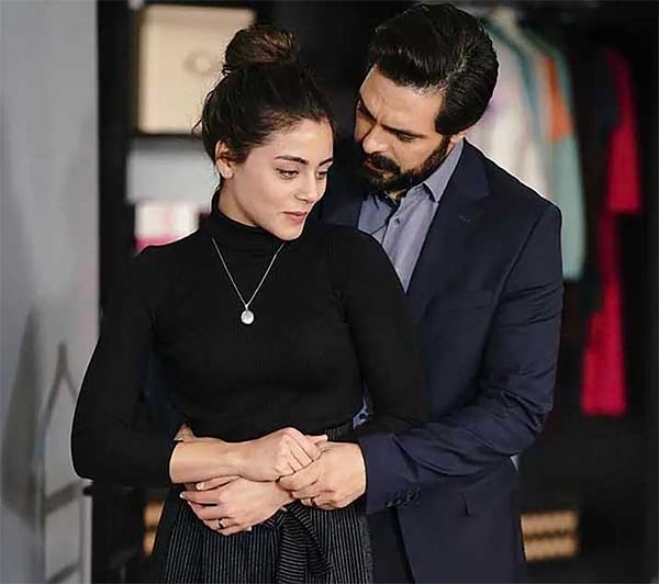 Evlilik Sinyali mi? Kızılcık Şerbeti'nin Doğa'sı Sıla Türkoğlu Sevgilisi Ata Ayyıldız'ı Ailesiyle Tanıştırdı 2 evlilik sinyali mi kizilcik serbetinin dogasi sila turkoglu sevgilisi ata ayyildizi ailesiyle tanistirdi 1 muFDgiqt