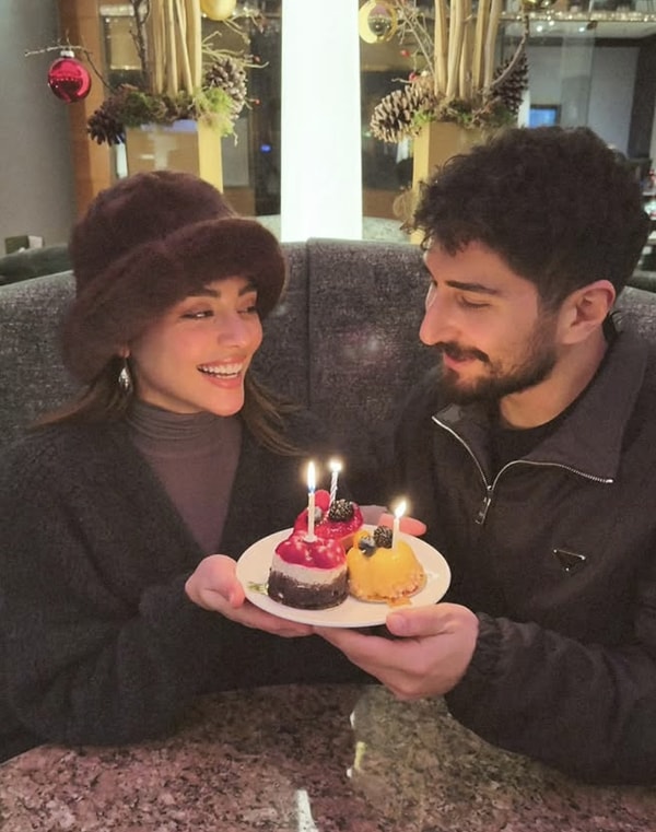 Evlilik Sinyali mi? Kızılcık Şerbeti'nin Doğa'sı Sıla Türkoğlu Sevgilisi Ata Ayyıldız'ı Ailesiyle Tanıştırdı 4 evlilik sinyali mi kizilcik serbetinin dogasi sila turkoglu sevgilisi ata ayyildizi ailesiyle tanistirdi 3 OSgTfn2z