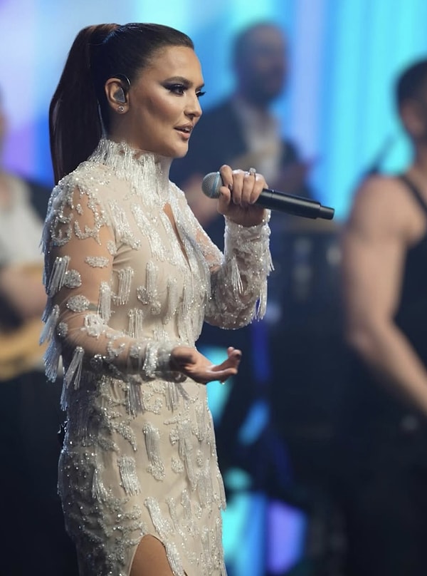 Gündem Çalkalanırken Klibinin Derdine Düşen Demet Akalın'ın Detonesi Kulakları, Kombini Gözleri Kanattı! 1 gundem calkalanirken klibinin derdine dusen demet akalinin detonesi kulaklari kombini gozleri kanatti 0 KeYba2sA