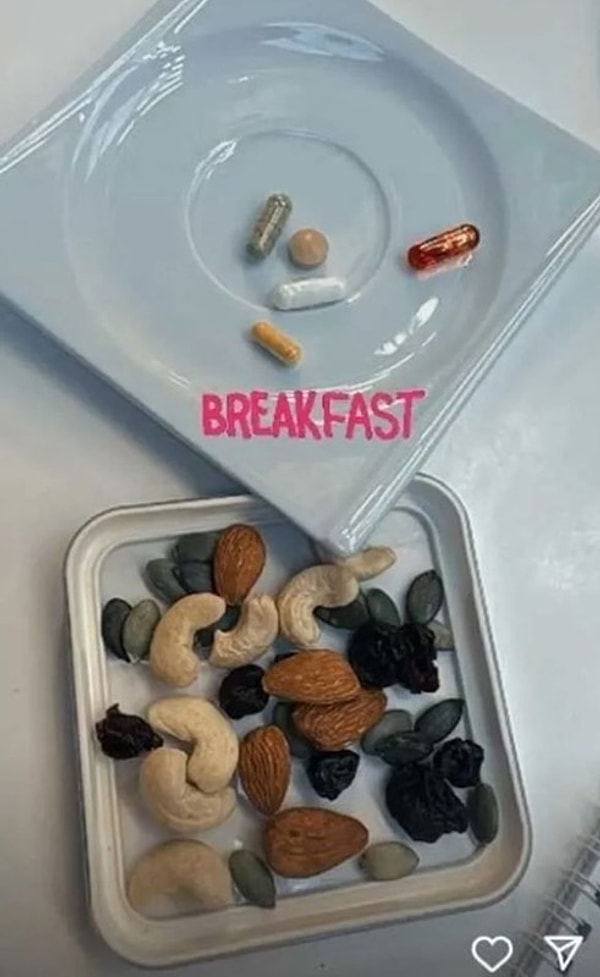 Kahvaltıda Sadece Kuruyemiş ve Vitaminle Beslenen Çağla Şıkel Bu Kez Akşam Yemeğini Paylaştı 3 kahvaltida sadece kuruyemis ve vitaminle beslenen cagla sikel bu kez aksam yemegini paylasti 2 iYPMJFYJ
