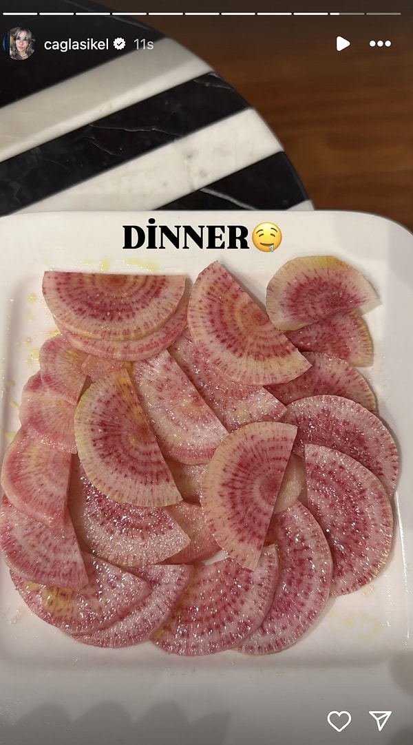 Kahvaltıda Sadece Kuruyemiş ve Vitaminle Beslenen Çağla Şıkel Bu Kez Akşam Yemeğini Paylaştı 4 kahvaltida sadece kuruyemis ve vitaminle beslenen cagla sikel bu kez aksam yemegini paylasti 3