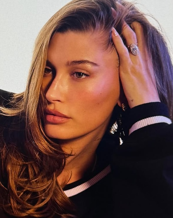 Kocasının Eski Aşkını Bir Türlü Aşamayan Hailey Bieber Beğendiği Videoyla Selena Gomez'e Hislerini Ele Verdi! 1 kocasinin eski askini bir turlu asamayan hailey bieber begendigi videoyla selena gomeze hislerini ele TivOc9DD