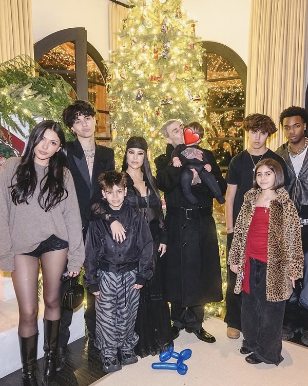 Kourtney Kardashian 15 Yaşındaki Oğlunun Baba Olduğu İddialarına Sert Çıktı: "Mahremiyetine Saygı Duyun" 1 kourtney kardashian 15 yasindaki oglunun baba oldugu iddialarina sert cikti mahremiyetine saygi duyun 0 7TP2TZzY