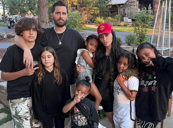 Kourtney Kardashian 15 Yaşındaki Oğlunun Baba Olduğu İddialarına Sert Çıktı: "Mahremiyetine Saygı Duyun" 2 kourtney kardashian 15 yasindaki oglunun baba oldugu iddialarina sert cikti mahremiyetine saygi duyun 1 7b3A61sG