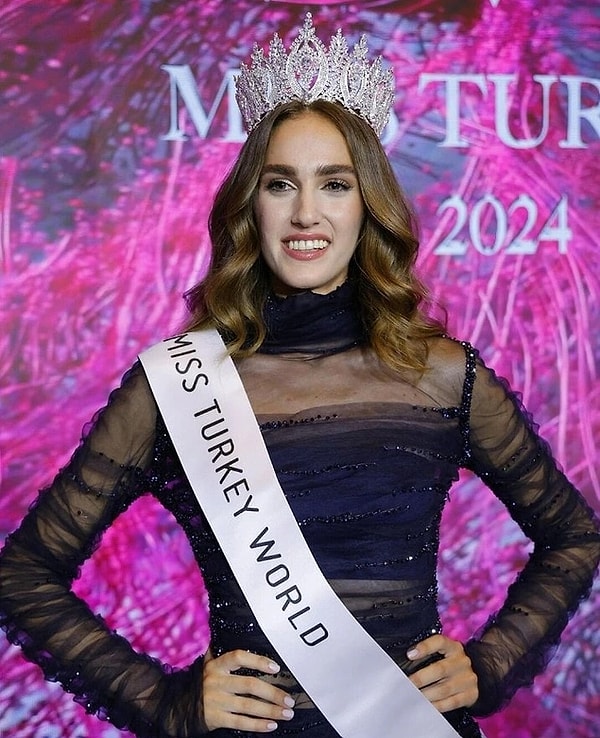 Miss Supranational Temsilcimiz Değişti: Miss Turkey'de Dereceye Giren Cemre Üker'in Tacı Geri Alındı! 1 miss supranational temsilcimiz degisti miss turkeyde dereceye giren cemre ukerin taci geri alindi 0 SR7JHL3n