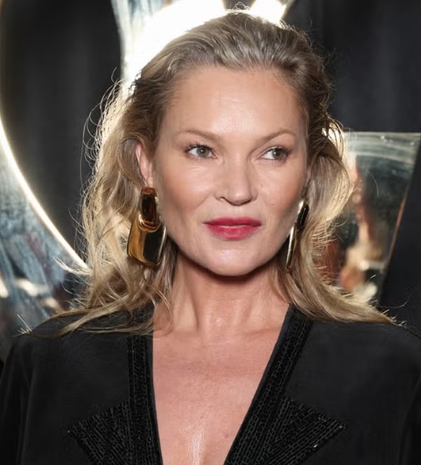 Modellik Sektöründeki Güzellik Algılarını Baştan Yaratan Kate Moss'un Yıllar İçindeki Değişimini İnceleyelim! 12 modellik sektorundeki guzellik algilarini bastan yaratan kate mossun yillar icindeki degisimini inceleyelim 11 H6aglD6K