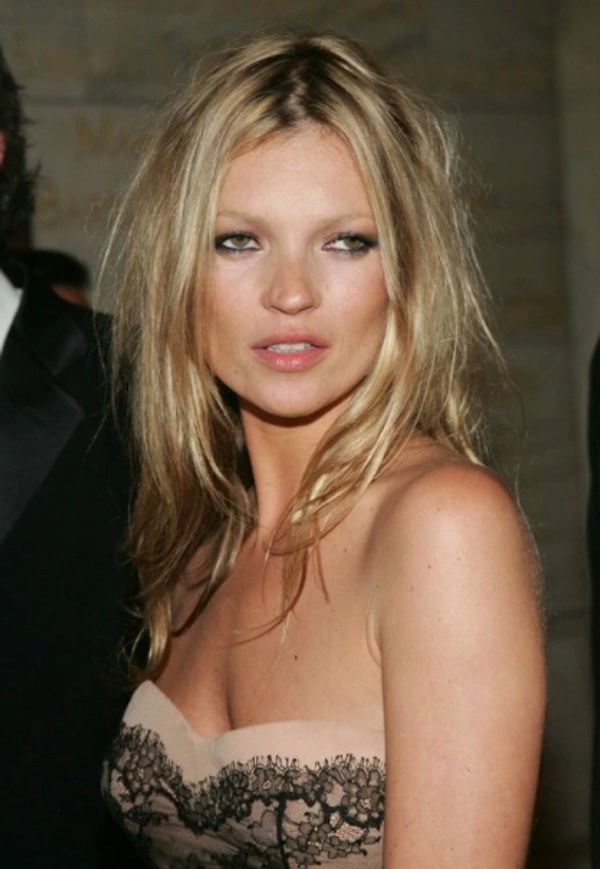Modellik Sektöründeki Güzellik Algılarını Baştan Yaratan Kate Moss'un Yıllar İçindeki Değişimini İnceleyelim! 8 modellik sektorundeki guzellik algilarini bastan yaratan kate mossun yillar icindeki degisimini inceleyelim 7 P6ikkOGD