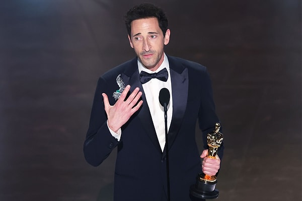 Öcünü 22 Yıl Sonra Aldı: Halle Berry 2003 Oscar'larında Dudağına Yapışan Adrien Brody'i 2025'te Affetmedi! 6 ocunu 22 yil sonra aldi halle berry 2003 oscarlarinda dudagina yapisan adrien brodyi 2025te