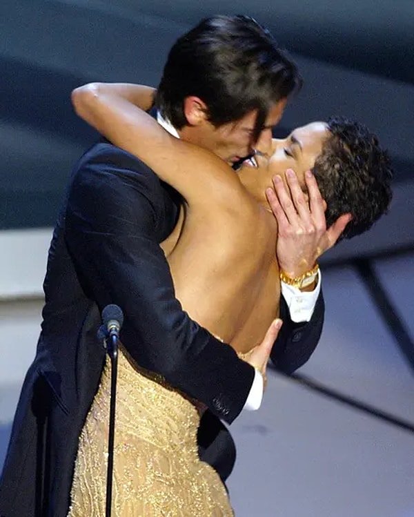 Öcünü 22 Yıl Sonra Aldı: Halle Berry 2003 Oscar'larında Dudağına Yapışan Adrien Brody'i 2025'te Affetmedi! 5 ocunu 22 yil sonra aldi halle berry 2003 oscarlarinda dudagina yapisan adrien brodyi 2025te