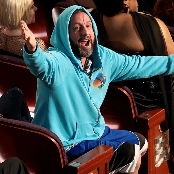 Oscar'a Göz Kanatan Eşofman Takımıyla Katılan Adam Sandler Kendisiyle Alay Eden O'Brien'a Ders Verdi! 7 oscara goz kanatan esofman takimiyla katilan adam sandler kendisiyle alay eden obriena ders verdi X1Cmf4my