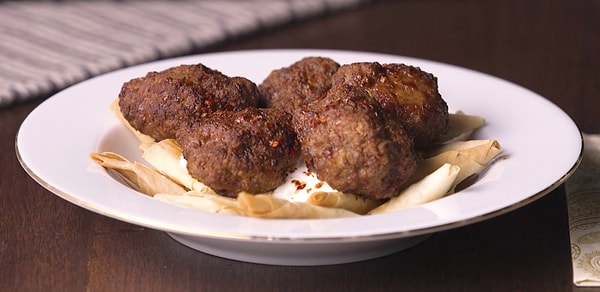 Philips Çift Hazneli Airfryer'da Sodalı Köfte ve Çıtır Yufka Parçaları Nasıl Yapılır? 1 philips cift hazneli airfryerda sodali kofte ve citir yufka parcalari nasil yapilir 0 uwbGw3j4