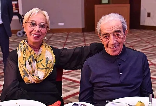 Sevenleri Çiçeklerle Uğurladı: Hayatını Kaybeden Edip Akbayram'a Veda Töreninde Gözyaşları Sel Oldu 6 sevenleri ciceklerle ugurladi hayatini kaybeden edip akbayrama veda toreninde gozyaslari sel oldu 5