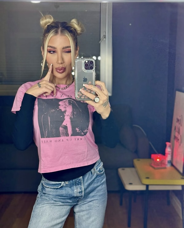 Sevenlerini Korkutan Haber: Stüdyoda Fenalaşan İrem Derici Apar Topar Hastaneye Kaldırıldı! 3 sevenlerini korkutan haber studyoda fenalasan irem derici apar topar hastaneye kaldirildi 2 LS6eTK5a