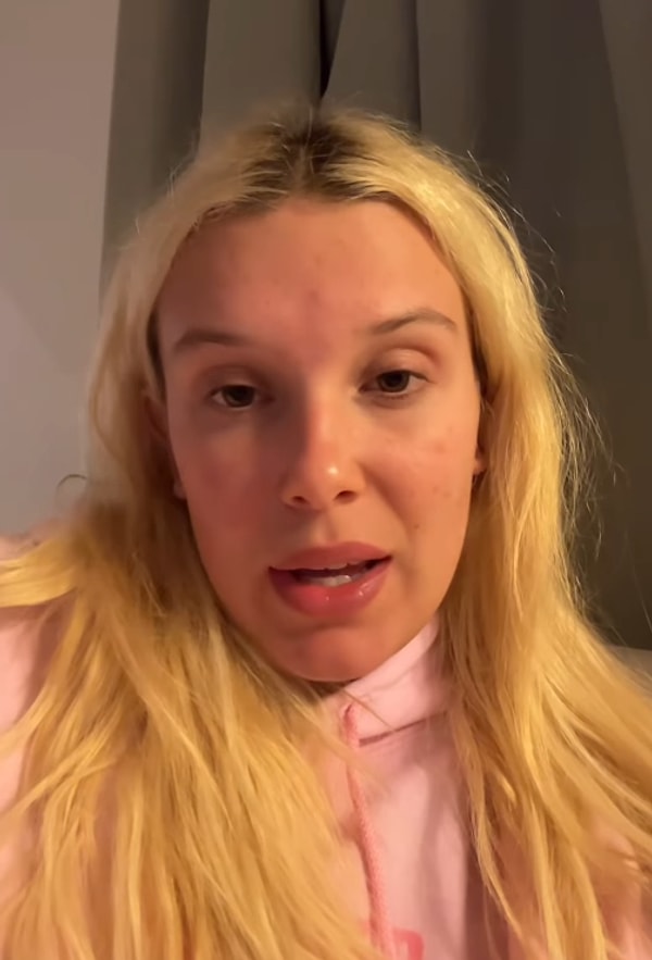 Stiline Yapılan Sert Eleştirilere Dayanamayan Millie Bobby Brown Bu Sefer Açtı Ağzını Yumdu Gözünü! 4 stiline yapilan sert elestirilere dayanamayan millie bobby brown bu sefer acti agzini yumdu gozunu YLa8pwBb