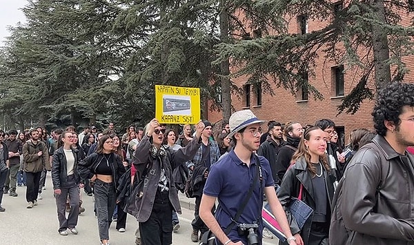 Tutuklu Öğrencileri Sahiplenen Gülben Ergen'den Vicdanları Sarsan Adelet İsyanı! 1 tutuklu ogrencileri sahiplenen gulben ergenden vicdanlari sarsan adelet isyani 0 UqdnXg2N