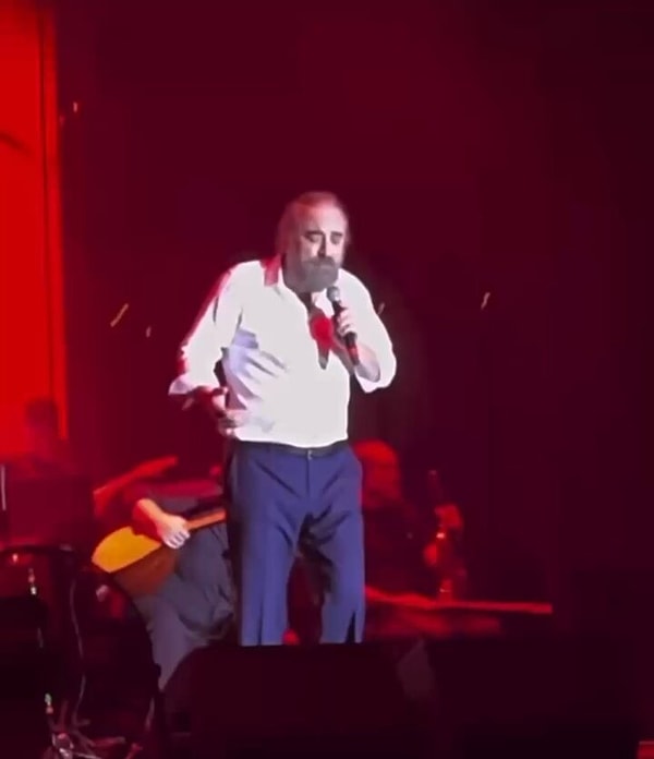 Volkan Konak'ın Vefat Etmeden Önce Sahnede Söylediği Son Sözleri 2 volkan konakin vefat etmeden once sahnede soyledigi son sozleri 1 m9RyaN23