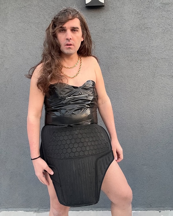 Yine Yaptı: Tansu Dayan, Hande Erçel'in Sosyal Medyayı İkiye Bölen Moda Haftası Kıyafetini Fena Tiye Aldı! 3 yine yapti tansu dayan hande ercelin sosyal medyayi ikiye bolen moda haftasi kiyafetini fena Orass2MZ